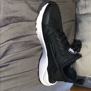 Black nike air hurache!